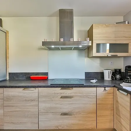 Prázdninový dům Charmante Maison Cosy Avec Piscine, Dome & Parking Commequiers