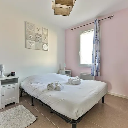 Prázdninový dům Charmante Maison Cosy Avec Piscine, Dome & Parking