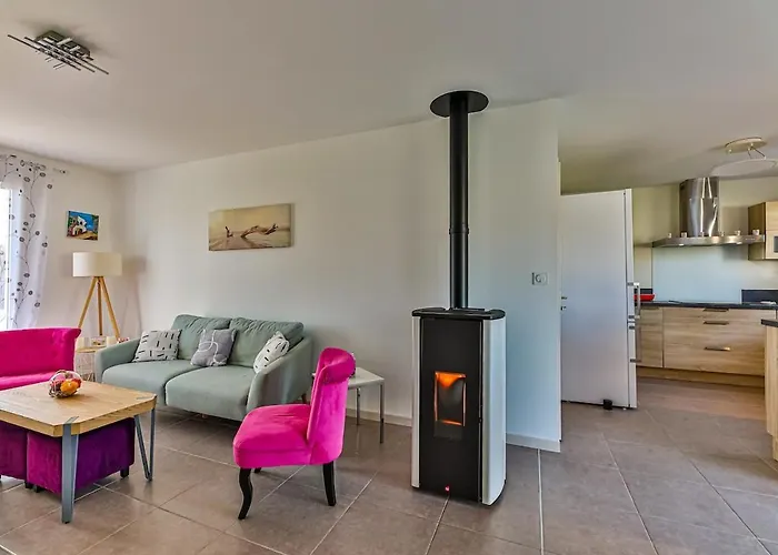 Semesterbostad Charmante Maison Cosy Avec Piscine, Dome & Parking