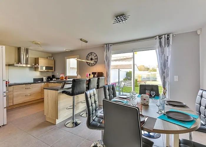 Semesterbostad Charmante Maison Cosy Avec Piscine, Dome & Parking Commequiers